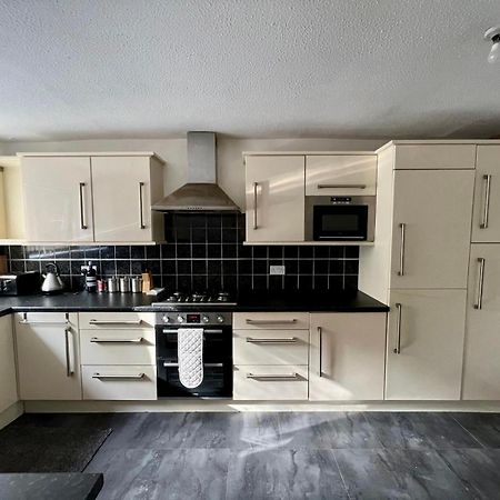 Manchester - Eccles - Business - Contractors - Families - Discounts Available 외부 사진