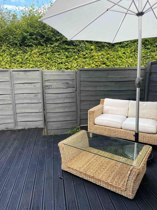 Manchester - Eccles - Business - Contractors - Families - Discounts Available 외부 사진