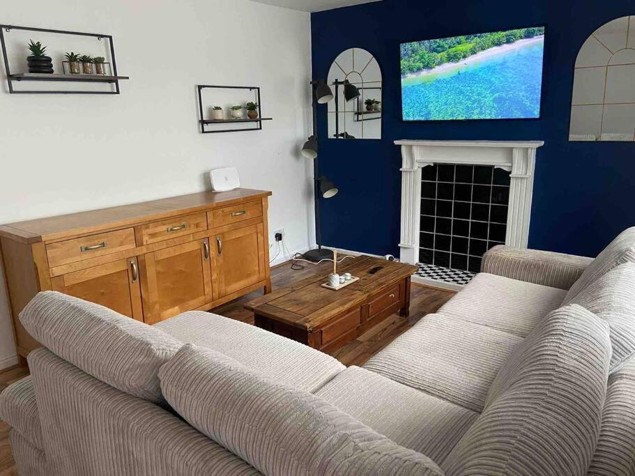 Manchester - Eccles - Business - Contractors - Families - Discounts Available 외부 사진