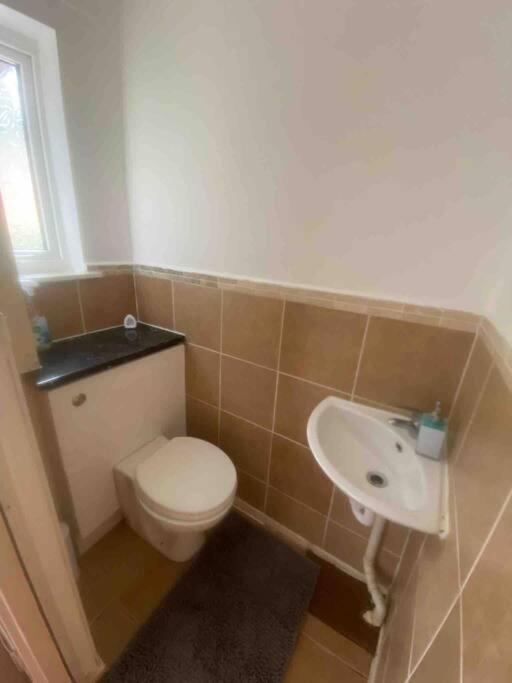 Manchester - Eccles - Business - Contractors - Families - Discounts Available 외부 사진