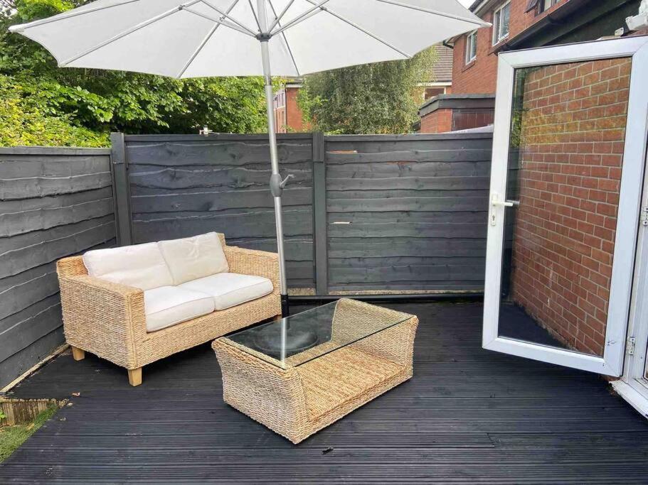 Manchester - Eccles - Business - Contractors - Families - Discounts Available 외부 사진