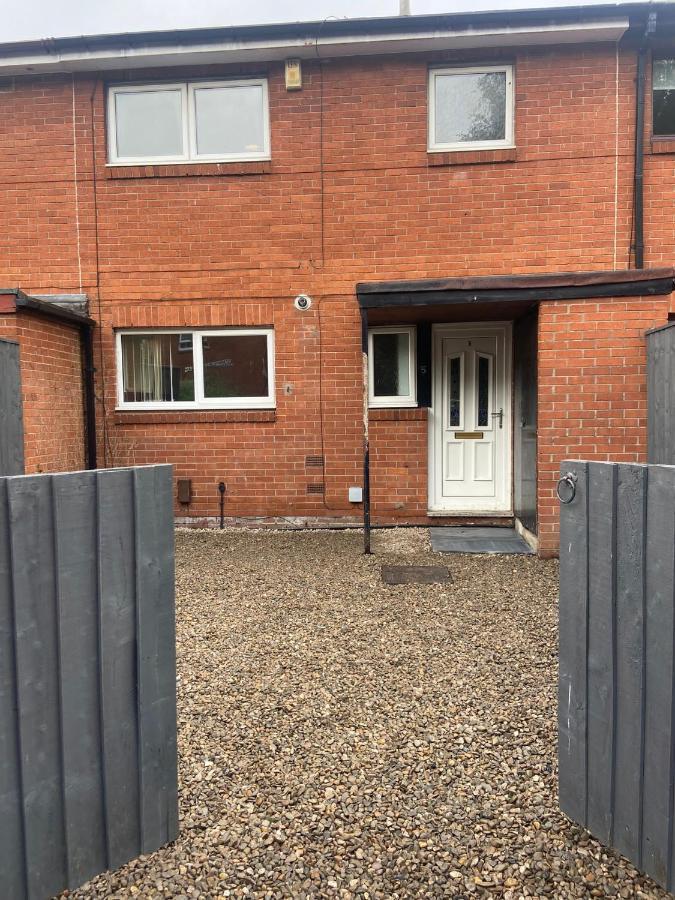 Manchester - Eccles - Business - Contractors - Families - Discounts Available 외부 사진
