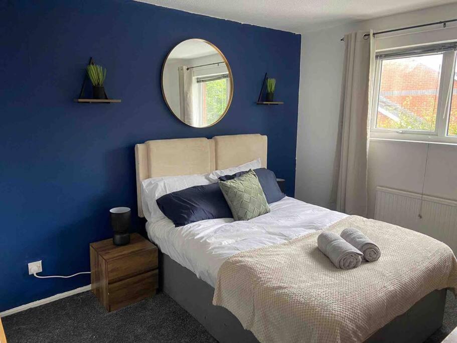 Manchester - Eccles - Business - Contractors - Families - Discounts Available 외부 사진