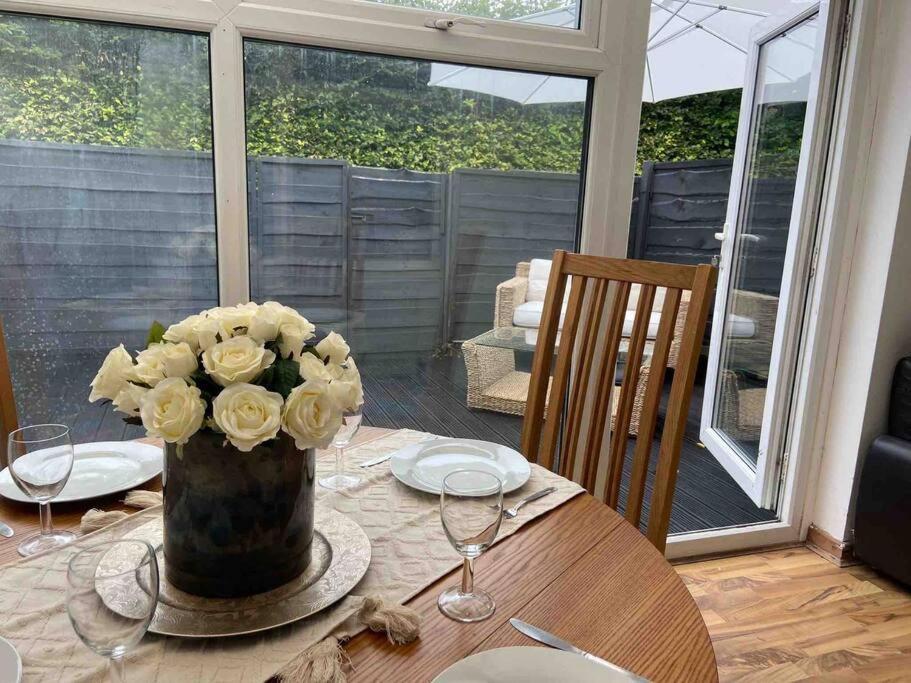 Manchester - Eccles - Business - Contractors - Families - Discounts Available 외부 사진