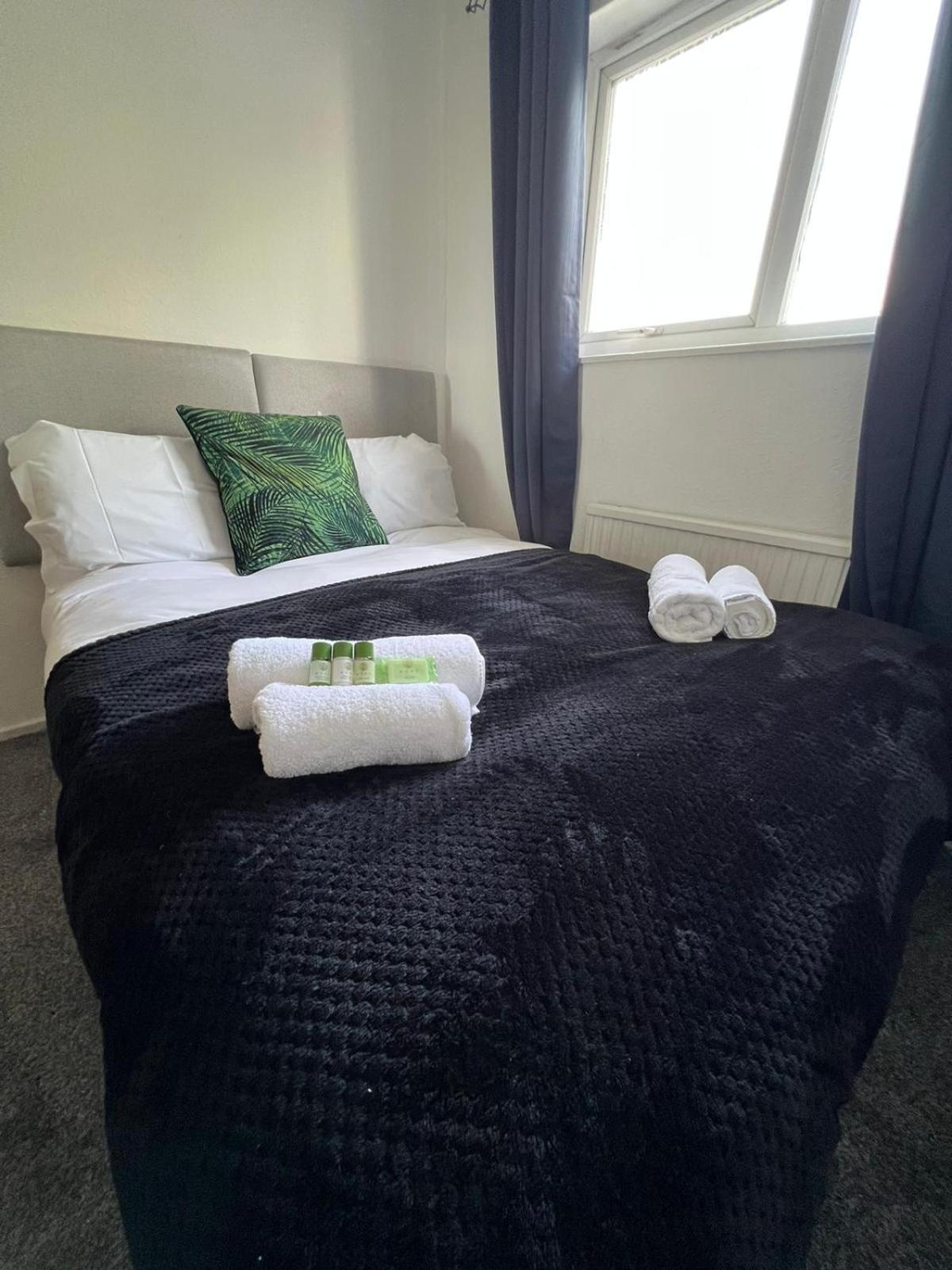 Manchester - Eccles - Business - Contractors - Families - Discounts Available 외부 사진