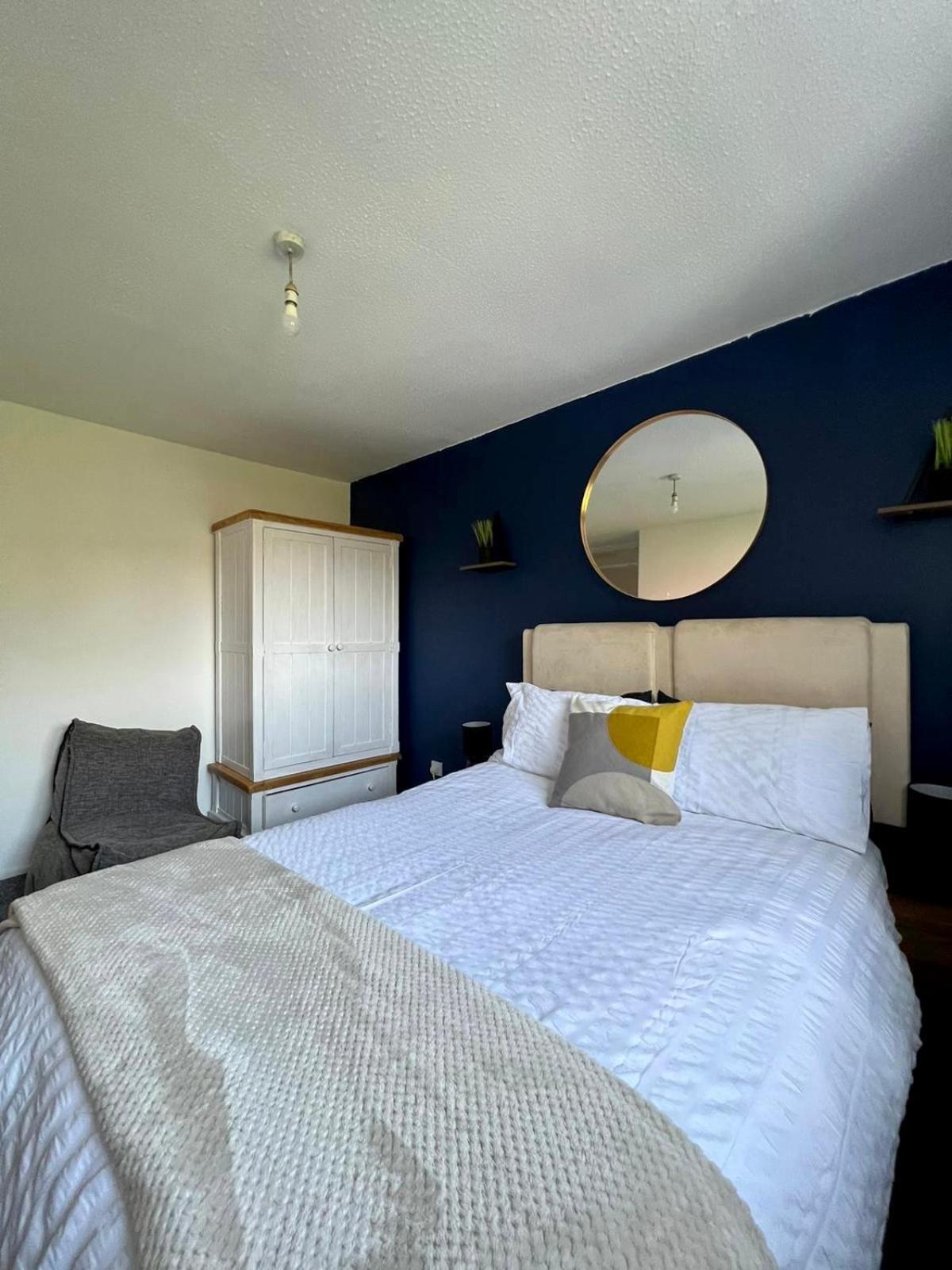 Manchester - Eccles - Business - Contractors - Families - Discounts Available 외부 사진