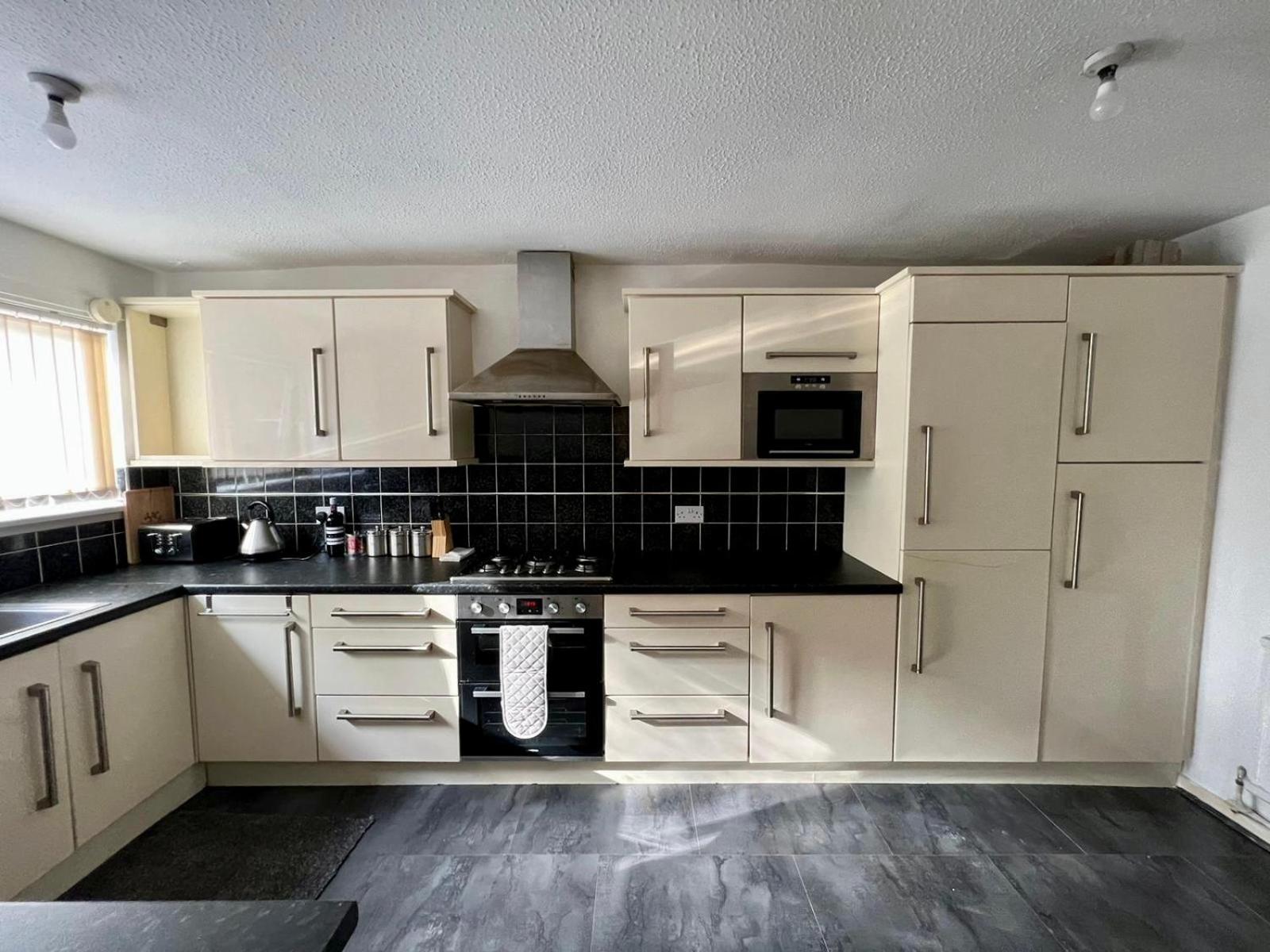 Manchester - Eccles - Business - Contractors - Families - Discounts Available 외부 사진
