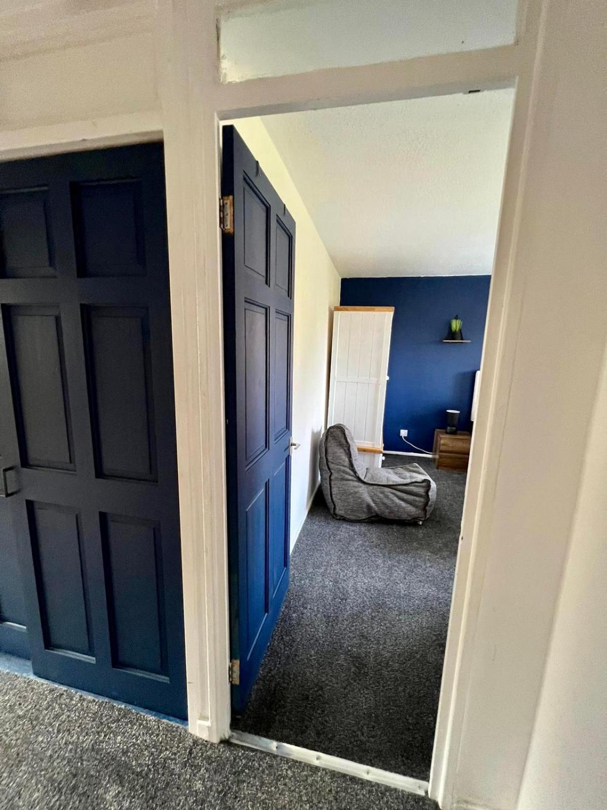 Manchester - Eccles - Business - Contractors - Families - Discounts Available 외부 사진