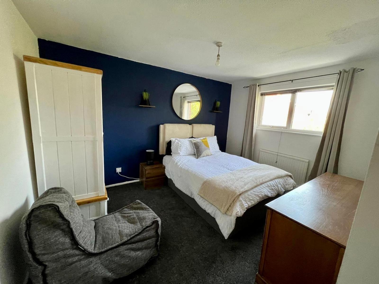 Manchester - Eccles - Business - Contractors - Families - Discounts Available 외부 사진